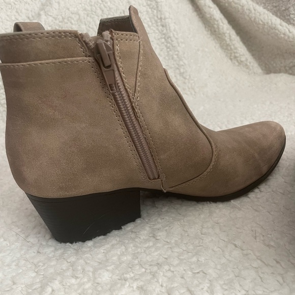 Tan Ankle-Cut Boots - Picture 3 of 5